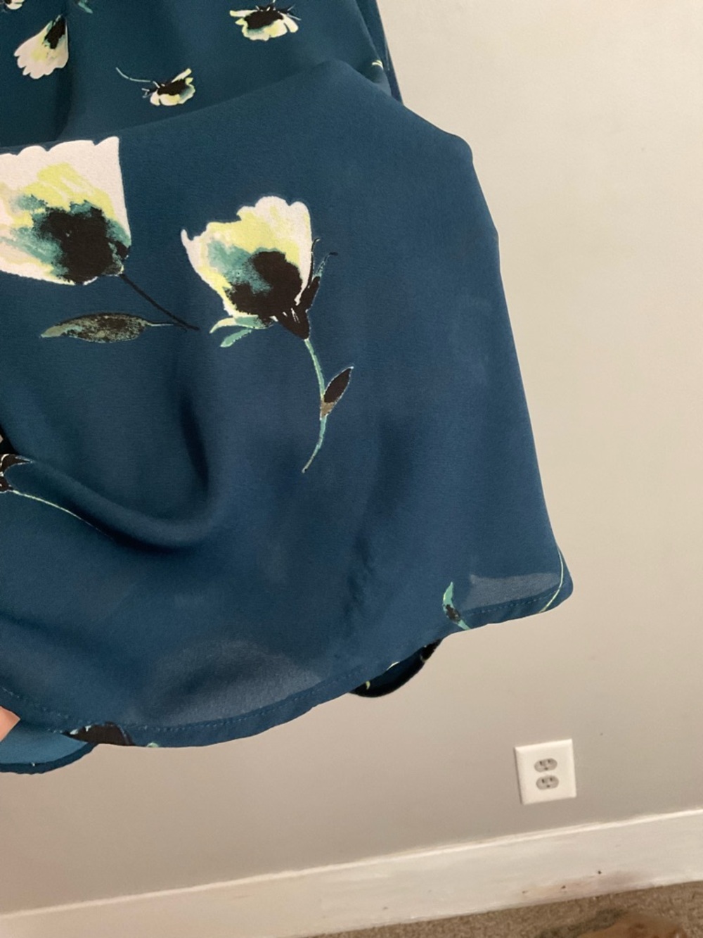 Maurices Teal Floral Crisscross V-Neck Neck Blouse Size 1X - Picture 7 of 9